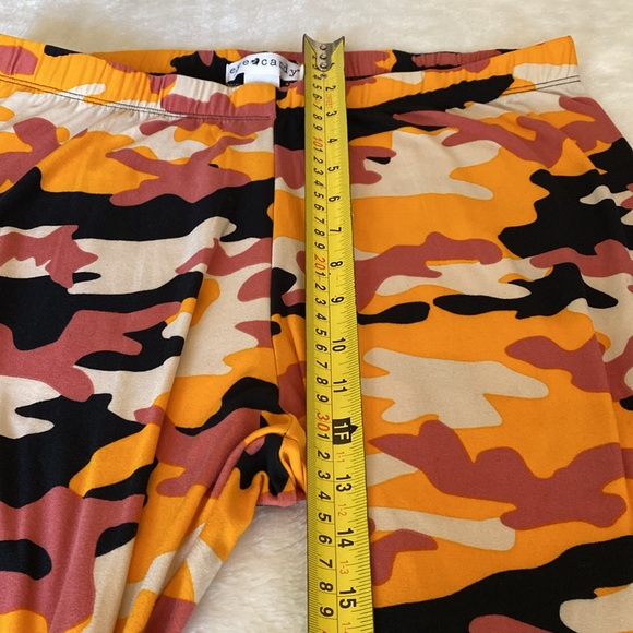 NWOT EYE CANDY  Camo Capri Cropped Leggings Plus Size 3X - Picture 6 of 12